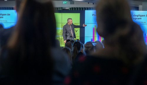 Måns Jonasson från Internetstiftelsen presenterar Svenskarna och internet 2018