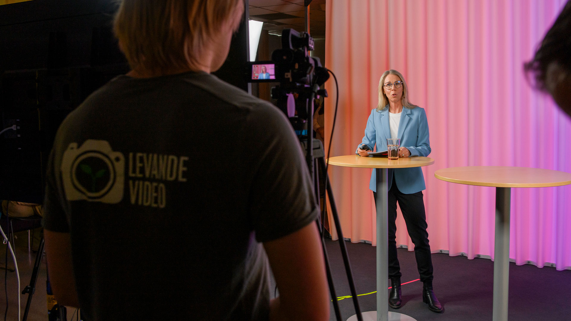 Jannike framför kameran.